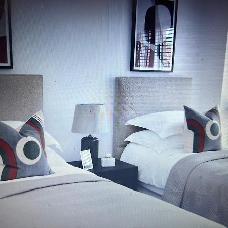 4-Level Luxury 2 Bedroom House Sleeps 6, Rooftop, Harry P & Free Parking ワトフォード エクステリア 写真