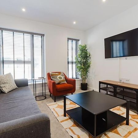 4-Level Luxury 2 Bedroom House Sleeps 6, Rooftop, Harry P & Free Parking ワトフォード エクステリア 写真
