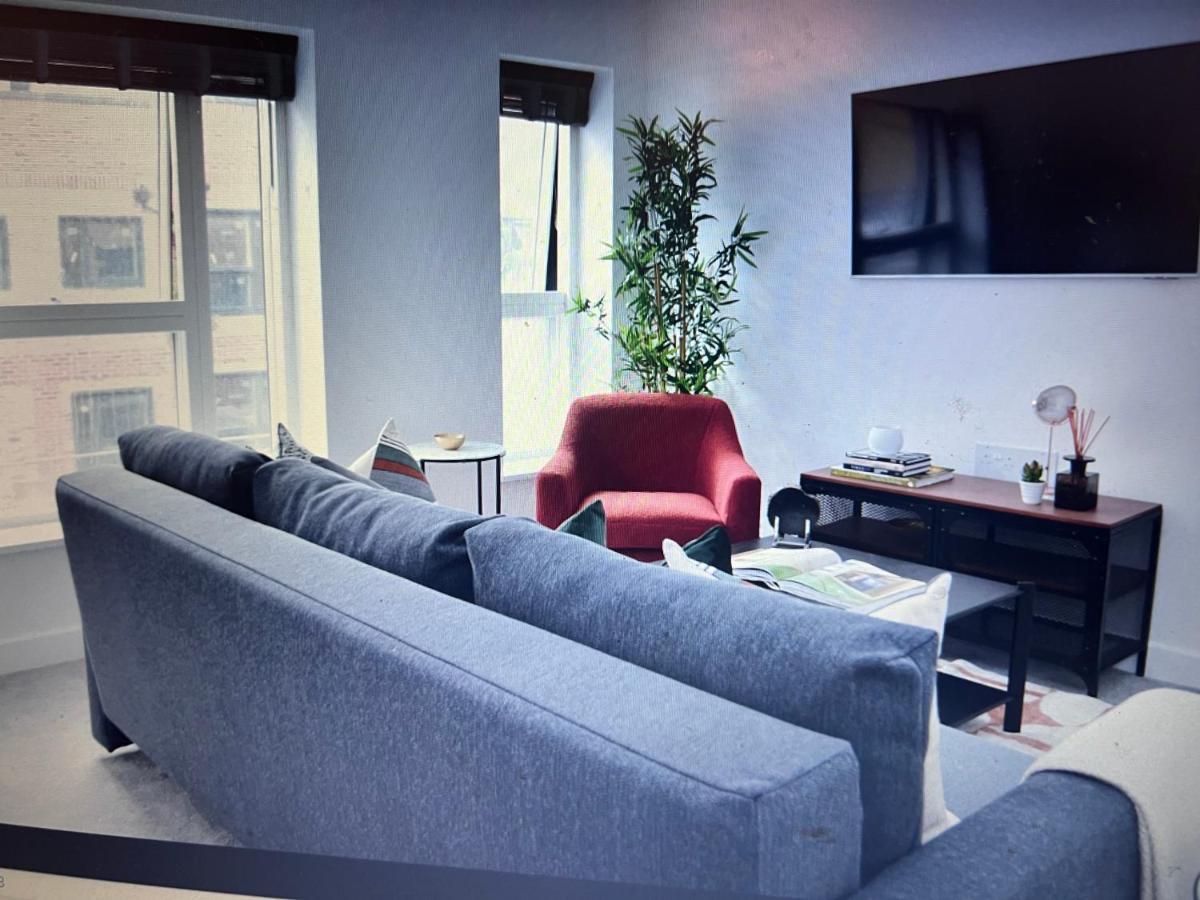 4-Level Luxury 2 Bedroom House Sleeps 6, Rooftop, Harry P & Free Parking ワトフォード エクステリア 写真