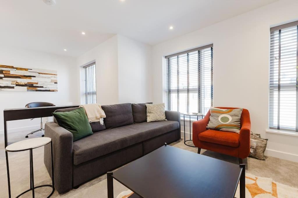 4-Level Luxury 2 Bedroom House Sleeps 6, Rooftop, Harry P & Free Parking ワトフォード エクステリア 写真