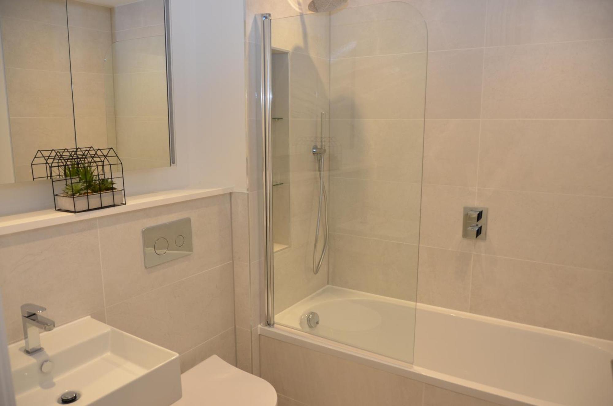 4-Level Luxury 2 Bedroom House Sleeps 6, Rooftop, Harry P & Free Parking ワトフォード エクステリア 写真